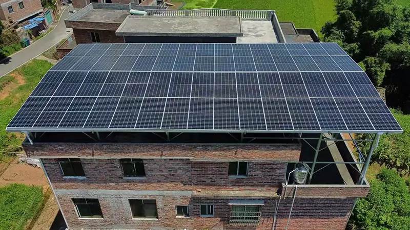 Will Installation of Solar Panels on the Roof Damage the Building?